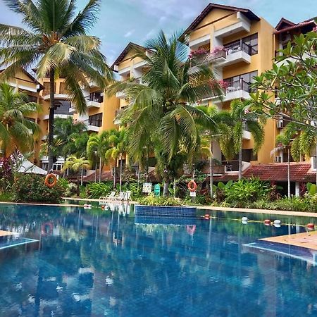 Tiara Labuan Hotel Bagian luar foto