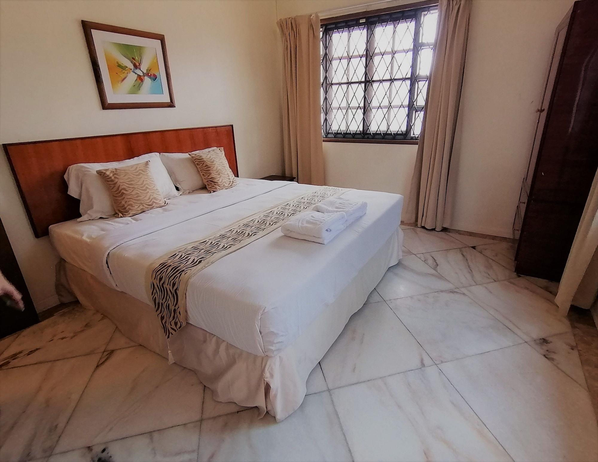 Tiara Labuan Hotel Bagian luar foto