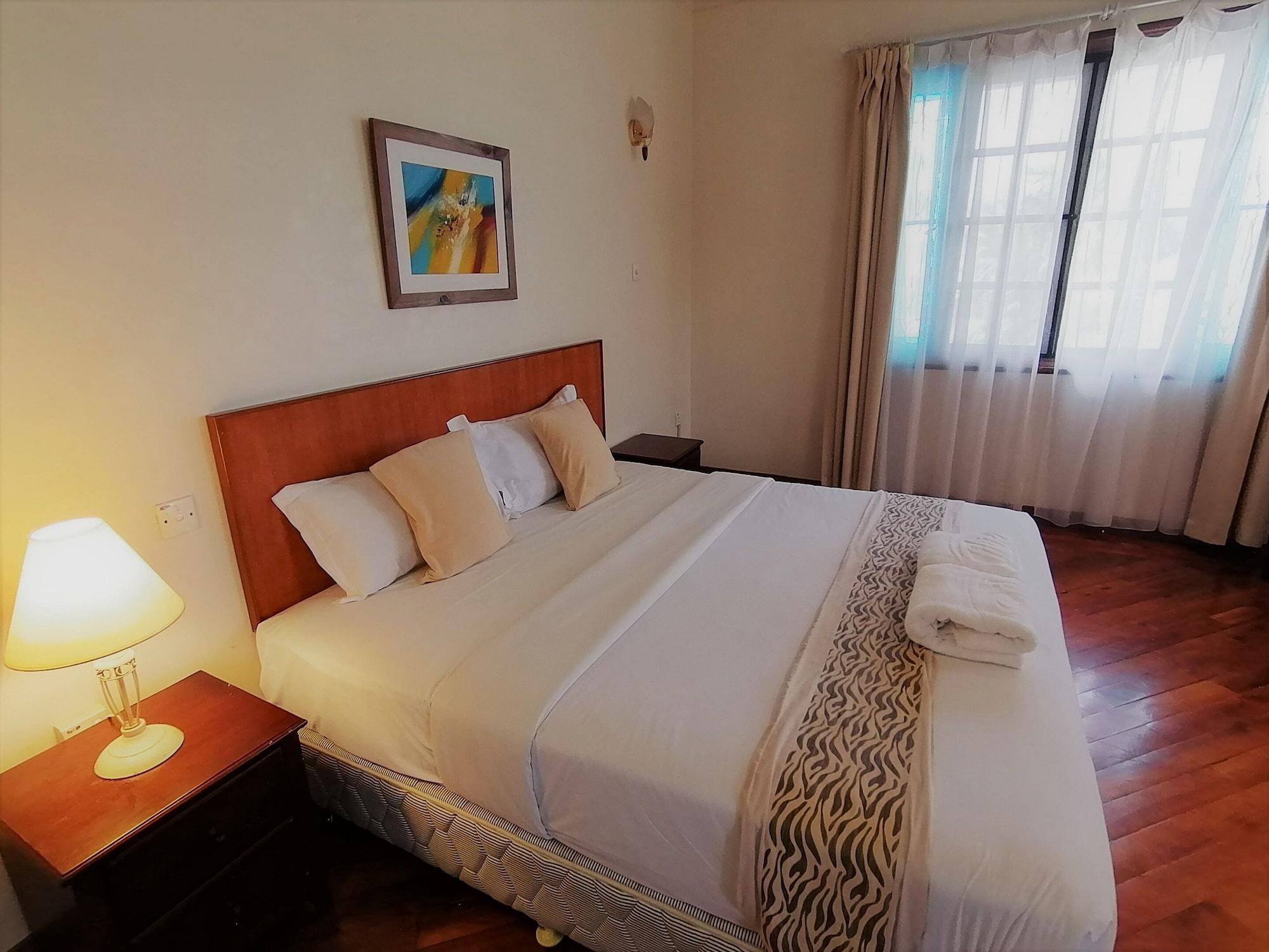 Tiara Labuan Hotel Bagian luar foto