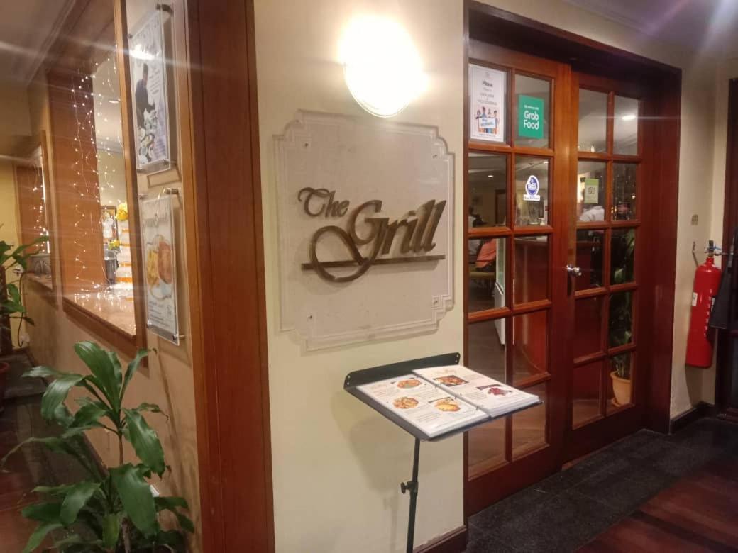 Tiara Labuan Hotel Bagian luar foto