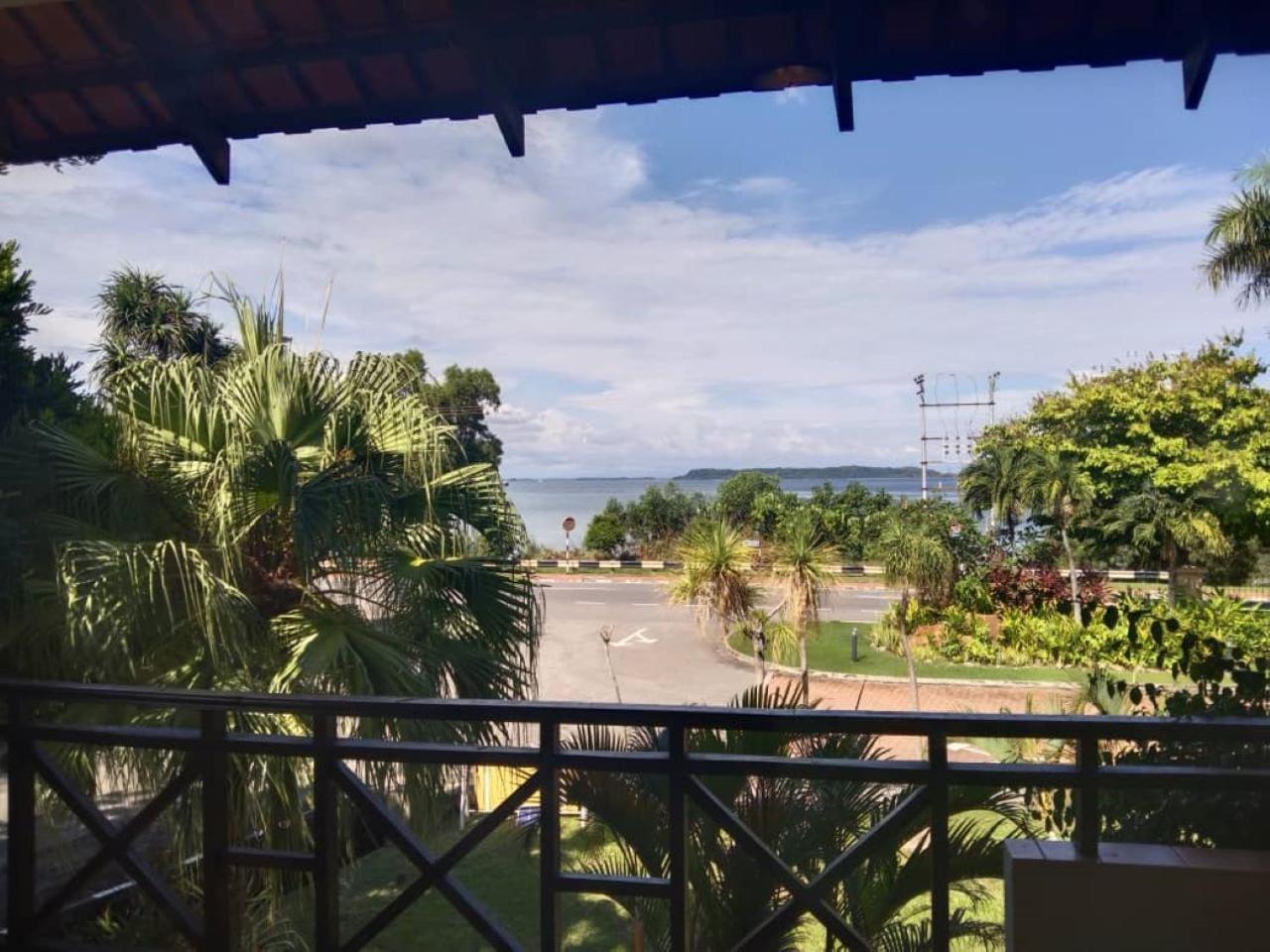 Tiara Labuan Hotel Bagian luar foto