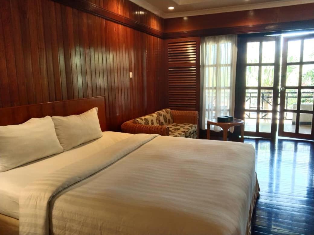 Tiara Labuan Hotel Bagian luar foto
