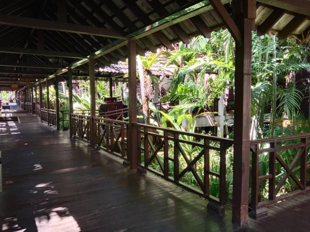 Tiara Labuan Hotel Bagian luar foto